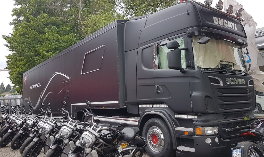 semirimorchio tenda racing evento ducati transpecial service