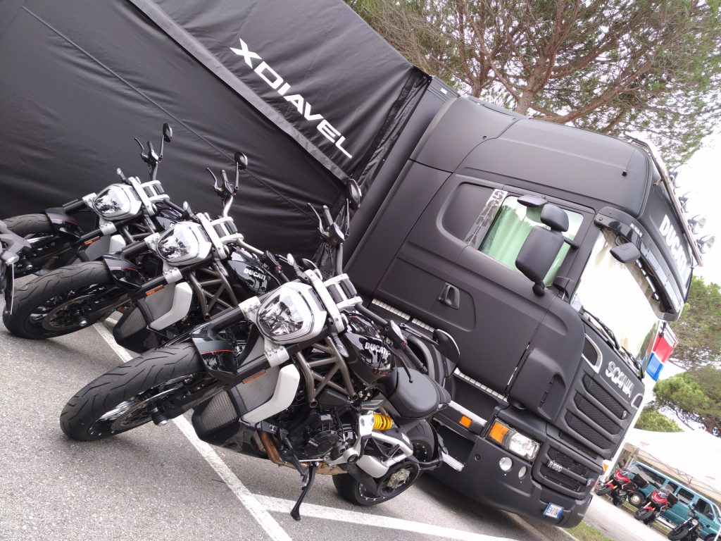 semirimorchio tenda racing evento ducati transpecial service